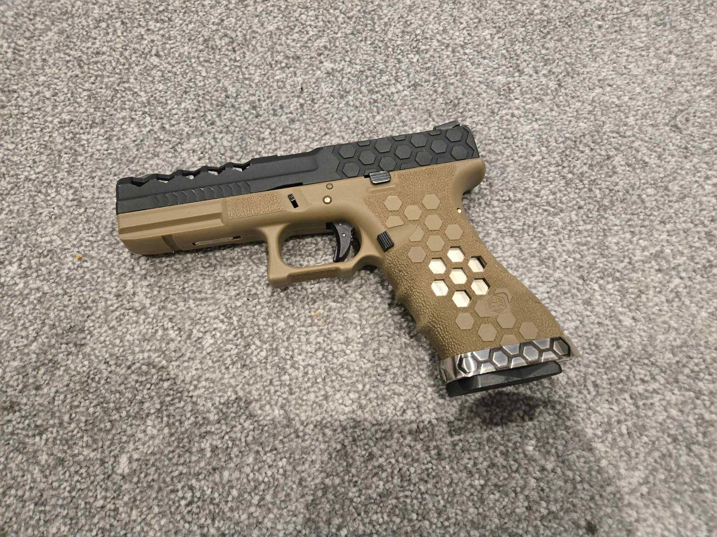 Pre-Loved / AW CUSTOM G17 GLOCK Pistol Gas Gun Honeycomb Version